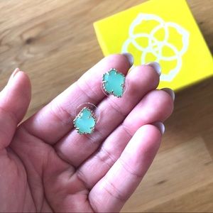kendra scott tessa earrings in gold w/ chalcedony
